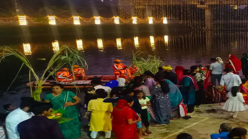 Varanasi News: वाराणसी स्थित 11 एनडीआरएफ विभिन्न प्रकार की आपदाओं में राहत-बचाव में अग्रणी रहती है। इसके अतिरिक्त धार्मिक आस्था के प्रतीक, पवित्र स्नानों में लोगों की सुरक्षा के लिए भी तैनात होती है।