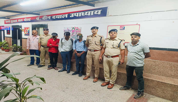 आरपीएफ डीडीयू व जीआरपी पटना के संयुक्त अभियान में पकड़े गए शराब तस्कर
