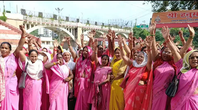 आंगनबाड़ी कर्मचारियों ने किया विरोध प्रदर्शन, वेतन वृद्धि और पेंशन की मांग