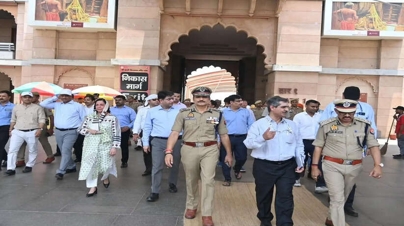 Varanasi News: काशी विश्वनाथ धाम में सुरक्षा और जनसुविधाओं का व्यापक निरीक्षण