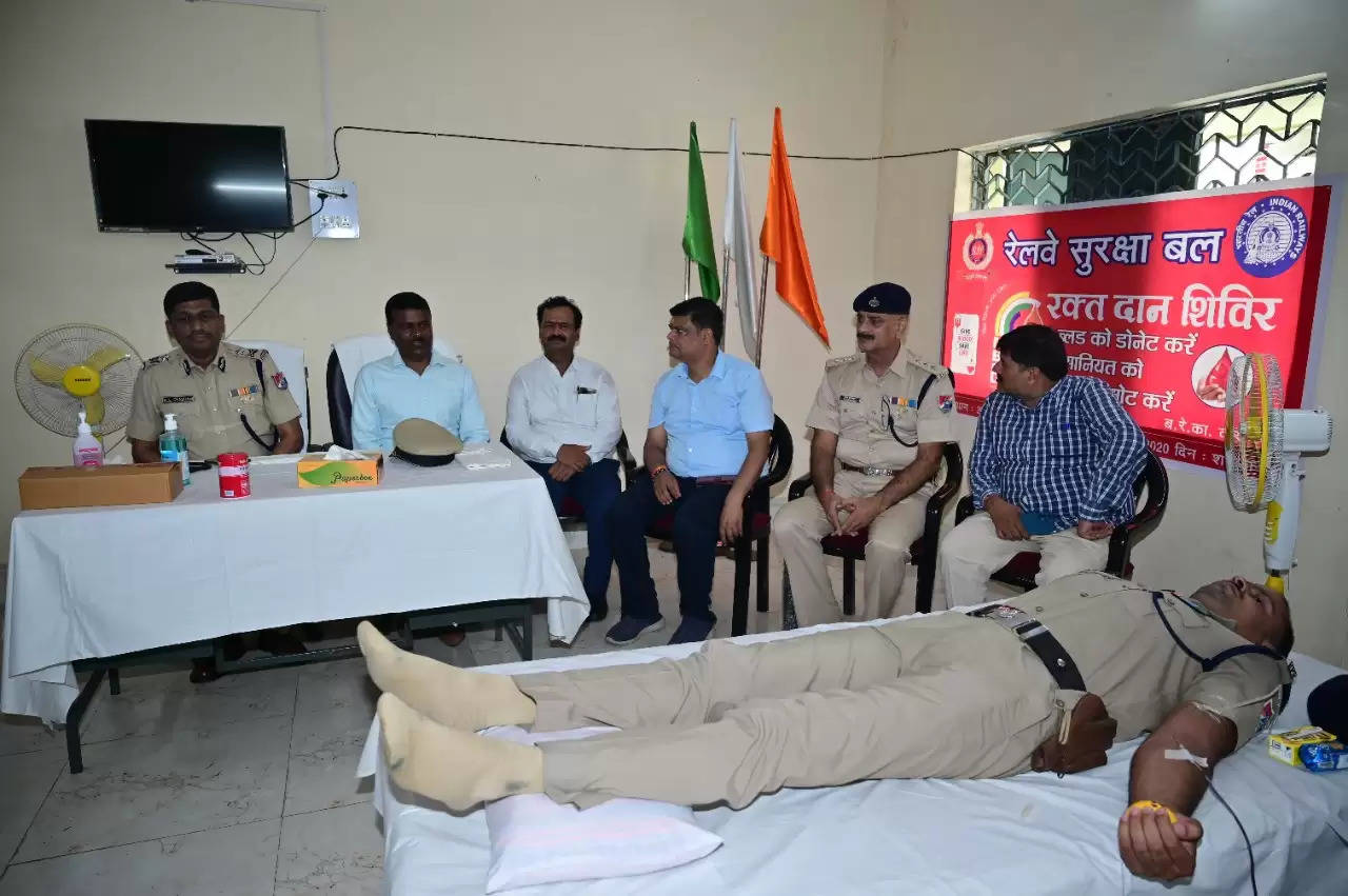 प्रधानमंत्री के जन्मदिन पर बरेका में जश्न, मेगा ब्लड डोनेशन शिविर के माध्यम से रेल सुरक्षा बल के जवानों ने किया रक्तदान
