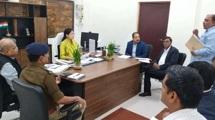 The District Magistrate held a review meeting on the indicators of NITI Aayog, gave necessary guidelines to the officers