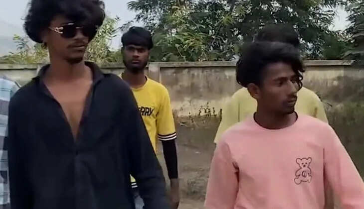 यूपी&nbsp;में दबंगों द्वारा युवक पर&nbsp;हमले व पेशाब कांड&nbsp;की शर्मनाक घटना,&nbsp;जांच में जुटी&nbsp;पुलिस
