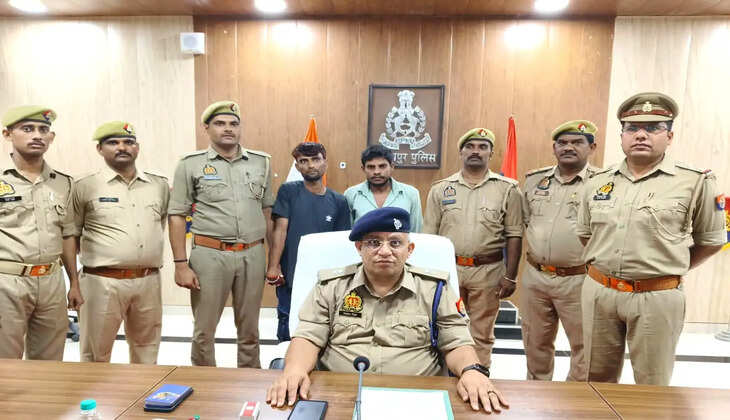 मीरजापुर के चिल्ह थाना क्षेत्र में पुलिस और आबकारी विभाग की संयुक्त कार्रवाई में 2704 बोतल अवैध अंग्रेजी शराब बरामद हुई। करीब 15 लाख रुपये की शराब के साथ बिहार के दो अंतरराज्यीय तस्करों को गिरफ्तार किया गया।
