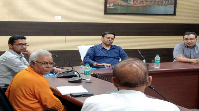 बृहद गो संरक्षण केंद्रों के किनारे-किनारे वृक्षारोपण कराए - रजनीश दुबे