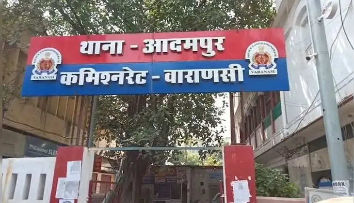 &nbsp;वाराणसी के आदमपुर थाना क्षेत्र में कोर्ट में लंबित मुकदमा वापस लेने का दबाव बनाकर महिला को जान से मारने की धमकी देने का मामला सामने आया है। पीड़िता की शिकायत पर पुलिस ने आरोपी के खिलाफ मुकदमा दर्ज कर जांच शुरू कर दी है।