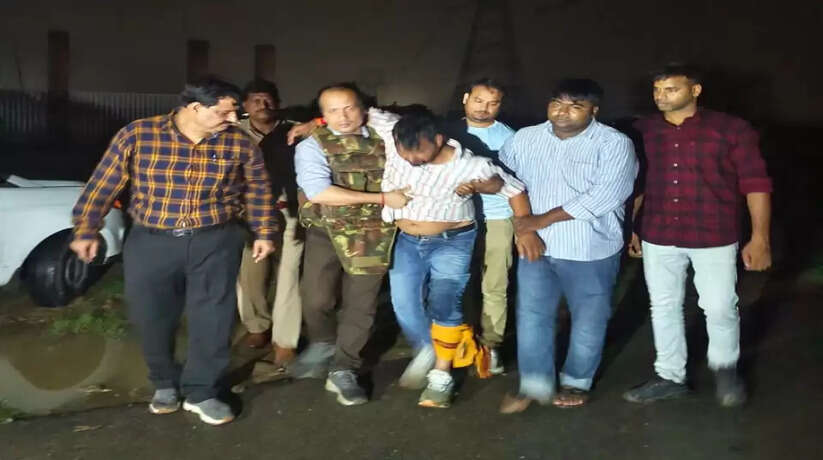 Varanasi news: पुलिस और बदमाशों में मुठभेड़,एक आरोपी को लगी गोली, दूसरा मौके से फरार...