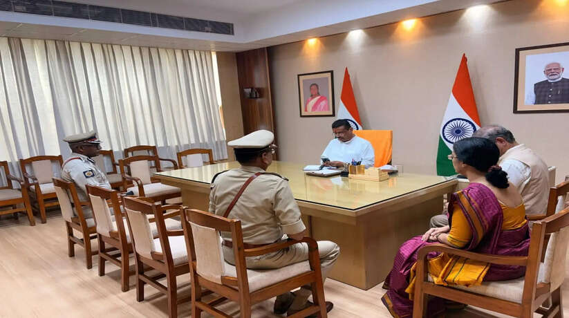 नबन्ना में मुख्यमंत्री शुभेंदु अधिकारी की हाईलेवल बैठक, कानून-व्यवस्था और सुशासन पर जोर