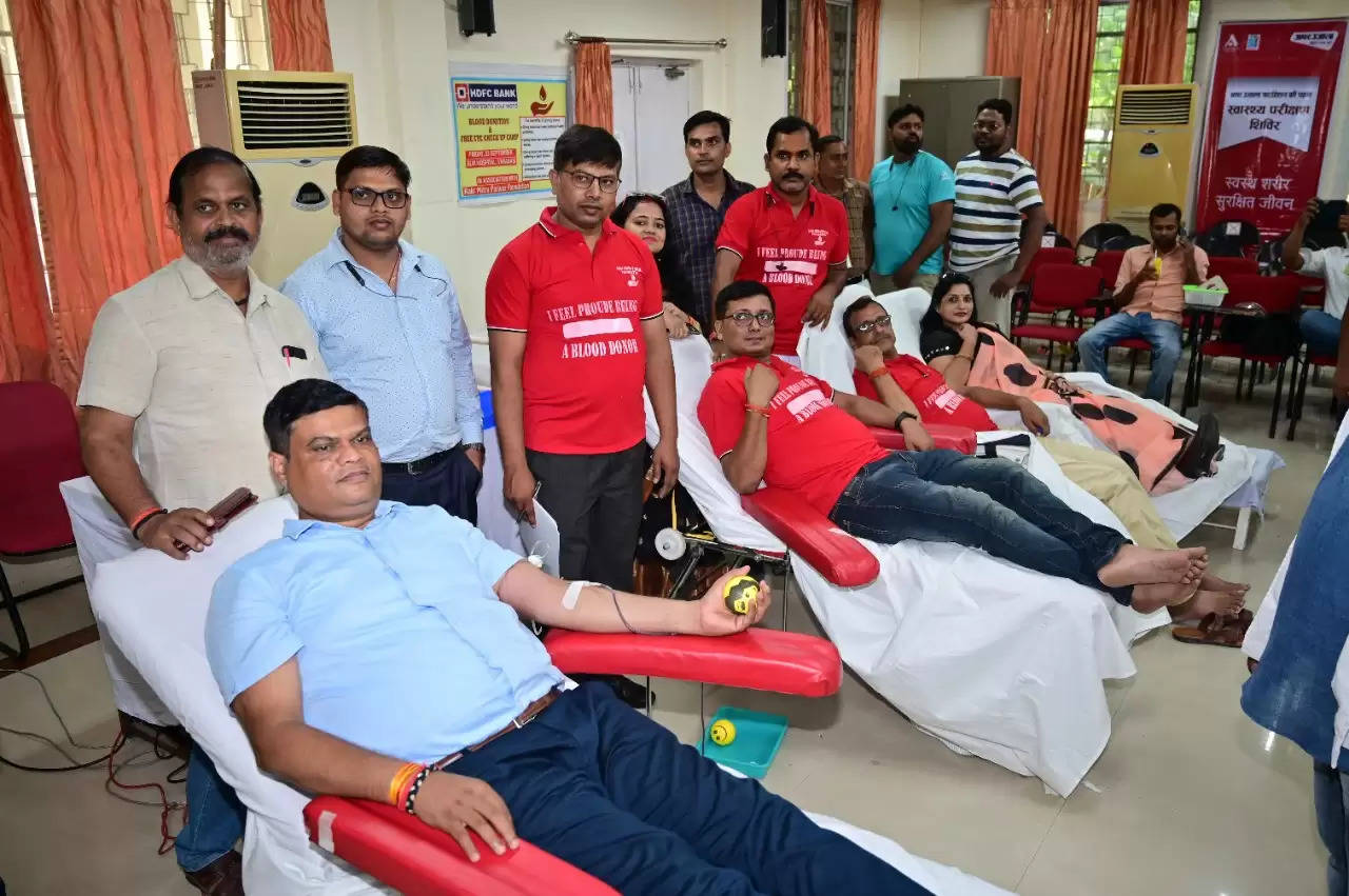  बरेका केंद्रीय चिकित्सालय में रक्त मित्र परिवार के सहयोग से रक्तदान शिविर का भव्य आयोजन