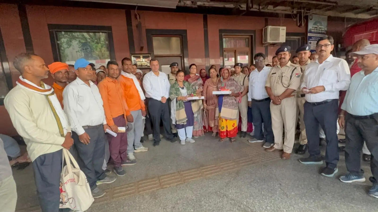 वाराणसी में अनूठी पहल से मिला सम्मान और आभार को बढ़ावा, रेलवे स्टेशन से अस्पताल तक पहुंचा संदेश