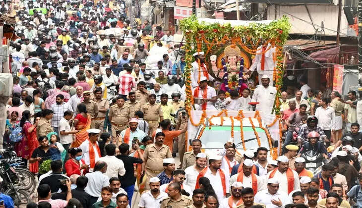 गणपति बप्पा मोरया के जयघोष से गूंज उठी काशी, दो किमी तक दिखी मराठी लोकआभा