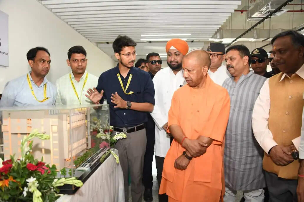 केंद्र में 120 सामान्य बेडों के अलावा 38 क्रिटिकल केयर बेड, डायलिसिस यूनिट, डे-केयर सुविधा, फिजियोथेरेपी सेंटर, स्लीप लैब, निजी कक्ष, रेडियो डायग्नोस्टिक सुविधाएं और मल्टीस्पेशियलिटी ओपीडी संचालित की जाएंगी। इससे बुजुर्ग मरीजों को विभिन्न चिकित्सा सेवाओं के लिए अलग-अलग अस्पतालों के चक्कर नहीं लगाने पड़ेंगे।