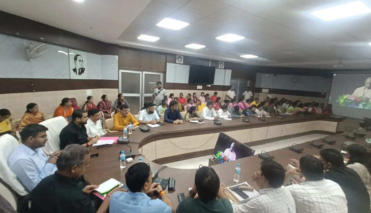 Gorakhpur News, National Nutrition Month, Poshan Maah 2026, Yogi Adityanath, Deepak Meena, Anganwadi, Nutrition Campaign, UP News
