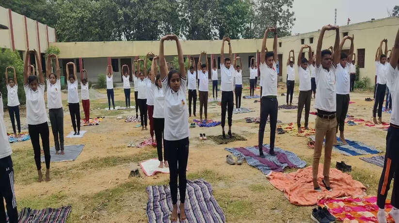 हर दिन सुबह शाम करें योग, निकट नहीं आएगा कभी कोई रोग, योग दिवस पर अपनों को दें फिट रहने का संदेश
