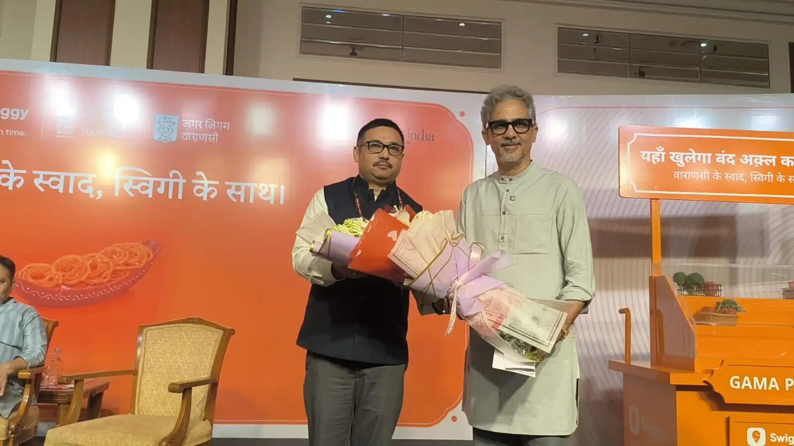 स्विगी फूड मार्केटप्लेस के सीईओ रोहित कपूर ने कहा कि भोजन किसी भी शहर की सांस्कृतिक पहचान का महत्वपूर्ण हिस्सा होता है। उन्होंने विश्वास जताया कि यह पहल वाराणसी आने वाले लाखों पर्यटकों को शहर के असली स्वाद से जोड़ने का कार्य करेगी और स्थानीय व्यवसायियों को अपने कारोबार का विस्तार करने का अवसर प्रदान करेगी।