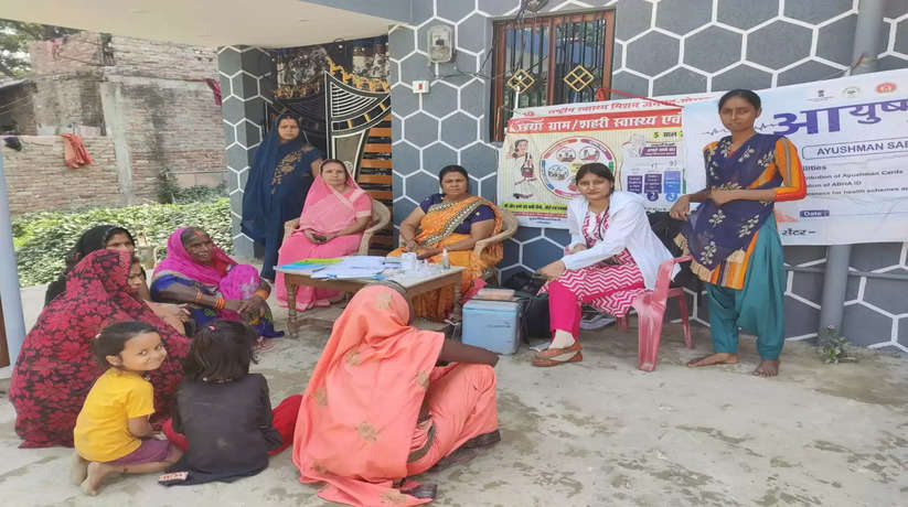 Gorakhpur News: स्वास्थ्य उपकेंद्रों पर किशोरियों और महिलाओ को किया गया जागरूक