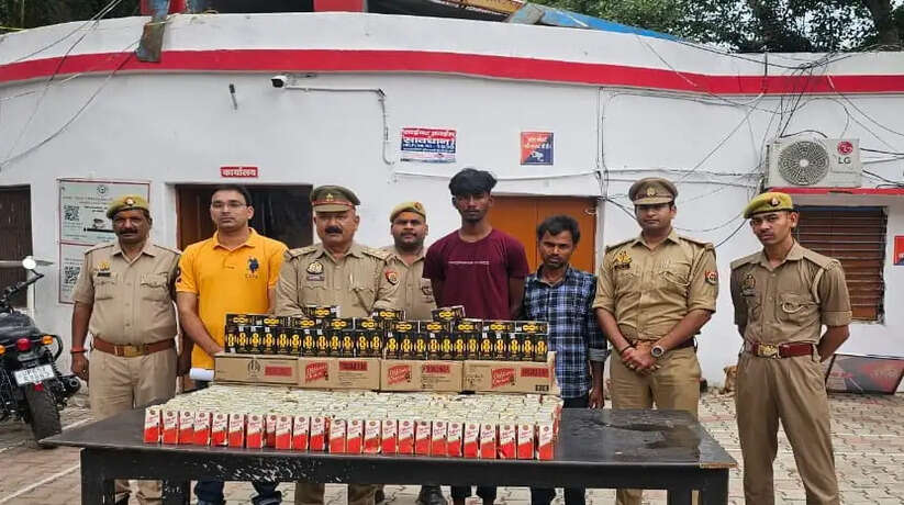 वाराणसी: 'ऑपरेशन चक्रव्यूह' के तहत कैंट पुलिस ने पकड़ा अवैध अंग्रेजी शराब का जखीरा, दो गिरफ्तार