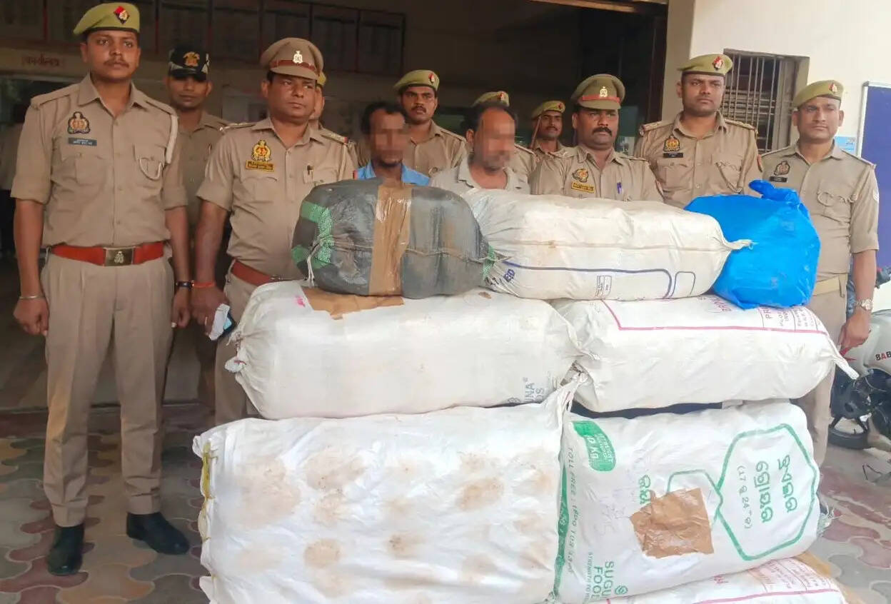 Chandauli News: मुगलसराय पुलिस की बड़ी कार्रवाई, 90 लाख रुपये का अवैध गांजा बरामद, दो अंतरराज्यीय तस्कर गिरफ्तार