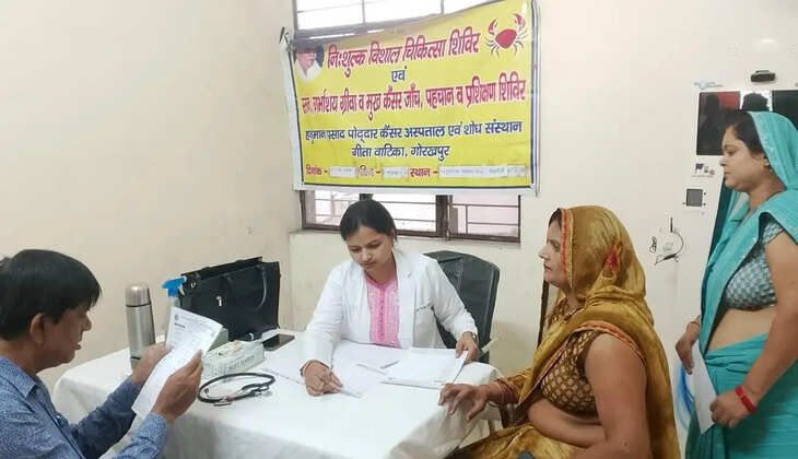 &nbsp;कैंसर के शुरुआती लक्षणों की पहचान और बचाव के प्रति किया जागरूक, मरीजों को दी गईं निःशुल्क दवाएं