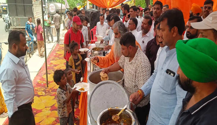 स्व. बाल कृष्ण बजाज की 19वीं पुण्यतिथि पर विशाल भंडारे का आयोजन