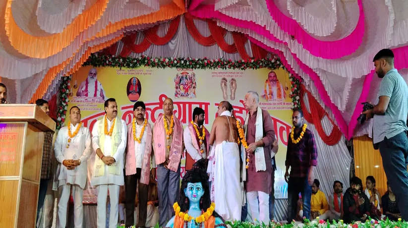 Ayodhya News: अयोध्या में रंगारंग भजनों व पत्रकारों को सम्मानित कर समाप्त हुआ नन्दीग्रांम महोत्सव