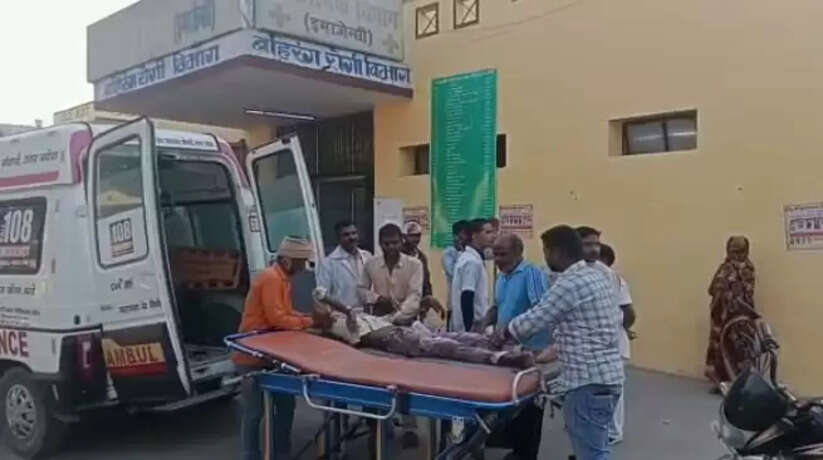 मझवार समीप ब्रेकर पर बाइक सवार दो किशोर,एक की हालत गंभीर होने पर जिला अस्पताल से वाराणसी किया गया रेफर