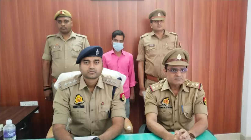 Varanasi News: वाराणसी पुलिस ने शातिर चोर धीरज शर्मा को किया गिरफ्तार, उसके पास से कुल 19 फोन हुआ बरामद