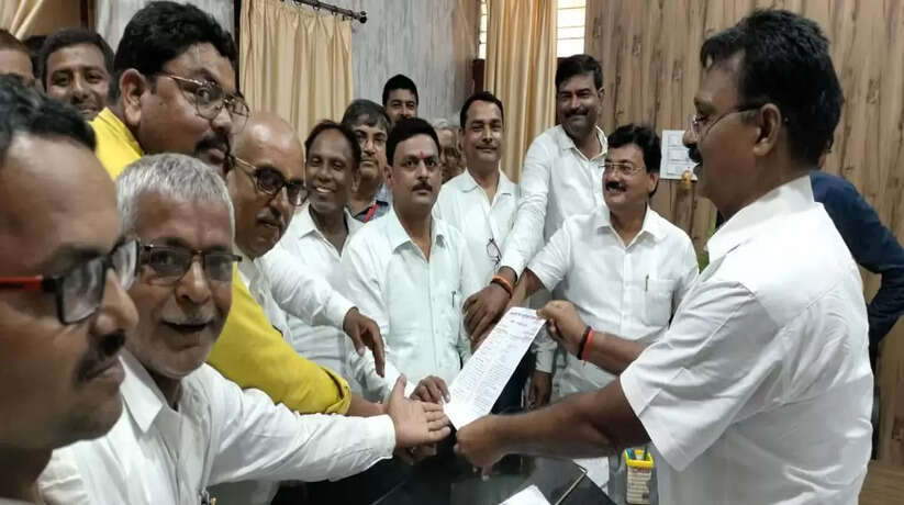 हापुड़ की घटना को लेकर अधिवक्ताओं ने जताया विरोध, सौपा पत्रक