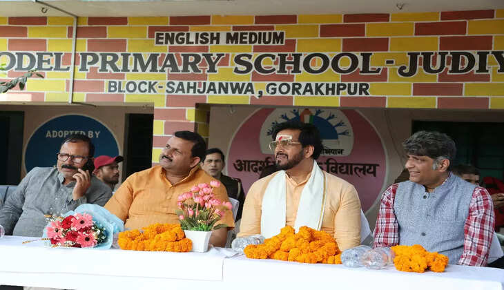 शिक्षा महोत्सव के तहत जिले के ढाई हजार परिषदीय विद्यालयों में आयोजित हुए कार्यक्रम