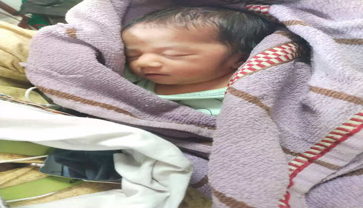 ममता और मानवता हुई शर्मसार: नवजात बच्ची को ट्रेन में छोड़ा,&nbsp;सौंपी गई वाराणसी के काशी अनाथालय को
