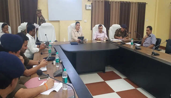स्कूल व कालेज के आस-पास नशीले पदार्थो की बिक्री न होने पाएं:&nbsp;जिलाधिकारी