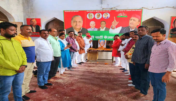 Ayodhya News: अयोध्या में समाजवादी पार्टी कार्यालय पर मनाई गयी सरदार वल्लभ भाई पटेल की जयंती