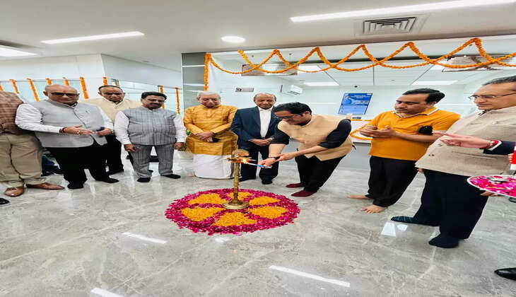 Varanasi News: एचडीएफसी बैंक ने अपनी 27वीं &nbsp;शाखा का उपाध्यक्ष वाराणसी विकास प्राधिकरण पुलकित गर्ग आईएएस के कर कमलों से किया शुभारंभ