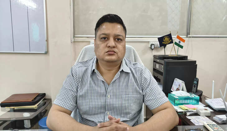 Chandauli News: चंदौली जिलाधिकारी का आदेश, विज्ञापन प्रकाशन के पूर्व राजनीतिक दलों को मीडिया प्रमाणीकरण एवं मॉनिटरिंग कमेटी से लेनी होगी अनुमति