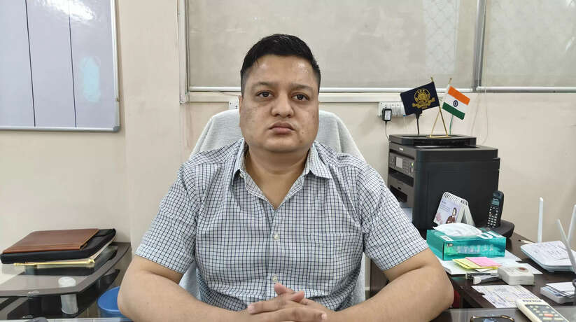 Chandauli News: चंदौली जिलाधिकारी का आदेश, विज्ञापन प्रकाशन के पूर्व राजनीतिक दलों को मीडिया प्रमाणीकरण एवं मॉनिटरिंग कमेटी से लेनी होगी अनुमति