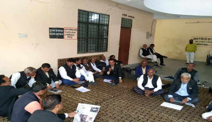 Ayodhya News: एसडीएम बीकापुर के तानाशाही &nbsp;से आक्रोशित वकीलों ने सभी न्यायालय का किया बहिष्कार