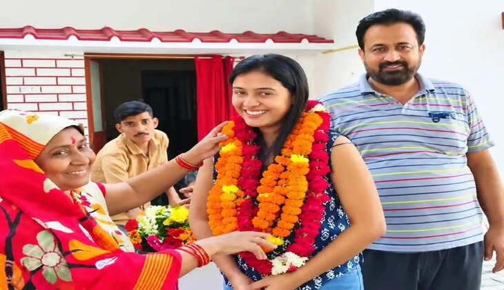 जौनपुर की मुस्कान सोलंकी बनीं अफसर, माधोपट्टी में जश्न का माहौल