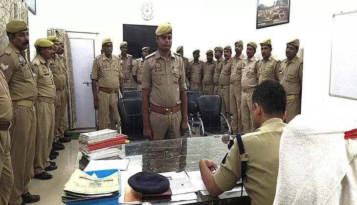 वाराणसी पुलिस उपायुक्त गोमती ज़ोन द्वारा गोमती ज़ोन कार्यालय में&nbsp;बीट आरक्षी/मुख्य आरक्षी के साथ गोष्ठी का आयोजन
