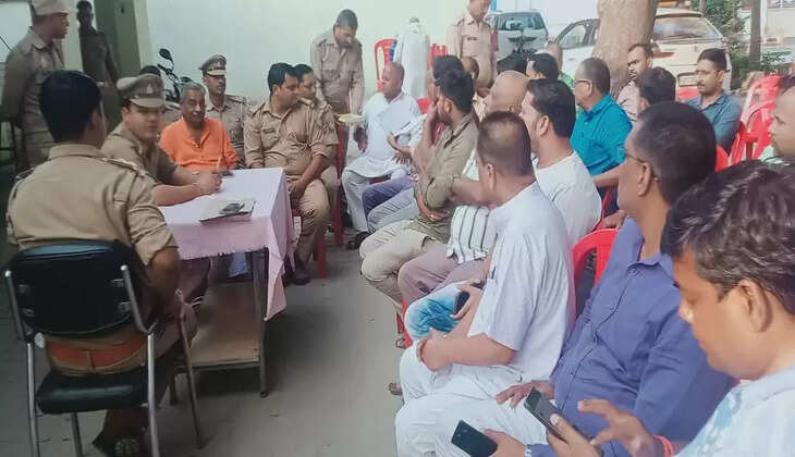 आगामी त्यौहारों को लेकर सहजनवा थाने पर हुआ व्यापारियों के साथ बैठक