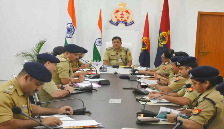 वाराणसी पुलिस कमिश्नर ने लिया क्राइम मीटिंग, थानेदारों को चेतावनी शिकायत आई तो सीधा होगी कार्यवाही