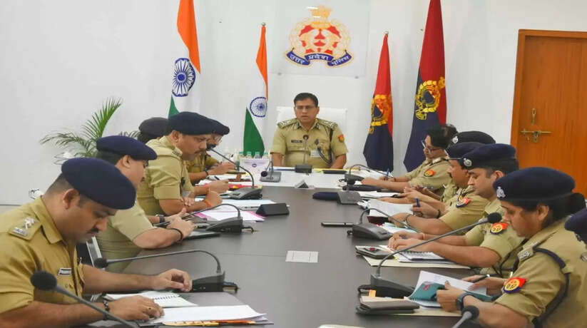 वाराणसी पुलिस कमिश्नर ने लिया क्राइम मीटिंग, थानेदारों को चेतावनी शिकायत आई तो सीधा होगी कार्यवाही