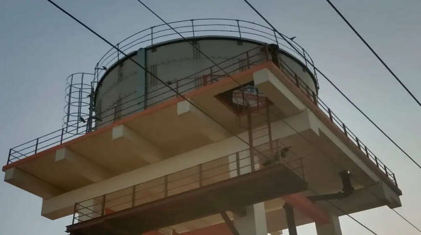 भीषण गर्मी में दम तोड़ती 'हर घर जल' योजना! चौबेपुर के कौवापुर में पानी की टंकी का 'वायल' खराब, अधिकारी बेपरवाह