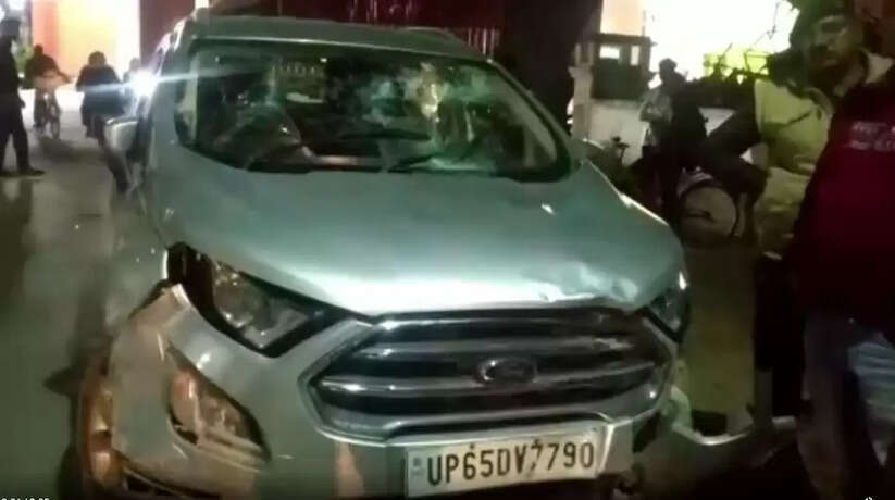 Varanasi News: वाराणसी में प्रोफेसर ने मोटरसाइकिल सवार को मारी टक्कर