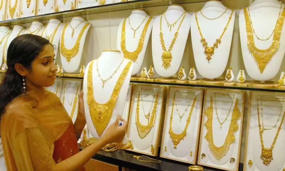 Today Gold Price: Gold has become cheaper, now give jewelery to sister on Rakshabandhan, know what is the latest rate?