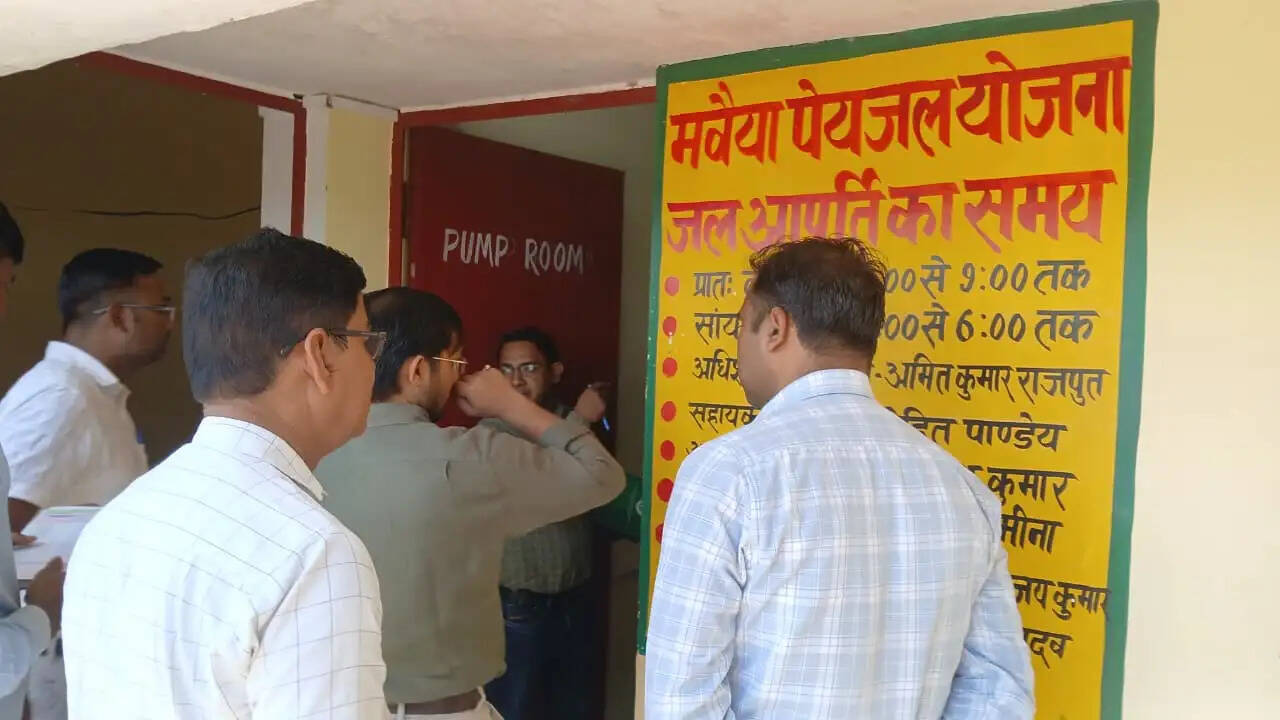 Chandauli News: जल जीवन मिशन की समीक्षा, डीएम ने पानी की गुणवत्ता और टंकियों की सफाई पर दिए सख्त निर्देश  https://livebharatnews.in/uttar-pradesh/chandauli/chandauli-news-review-of-jal-jeevan-mission-dm-gives-strict/cid18624666.htm