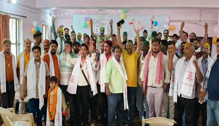 पत्रकार भवन में पुलिस और पत्रकारों ने जमकर खेली होली, खूब उड़े अबीर गुलाल