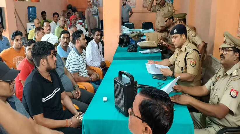 Varanasi news: चौबेपुर थाना परिसर में त्योहार पर पीस कमेटी की बैठक हुई संपन्न...