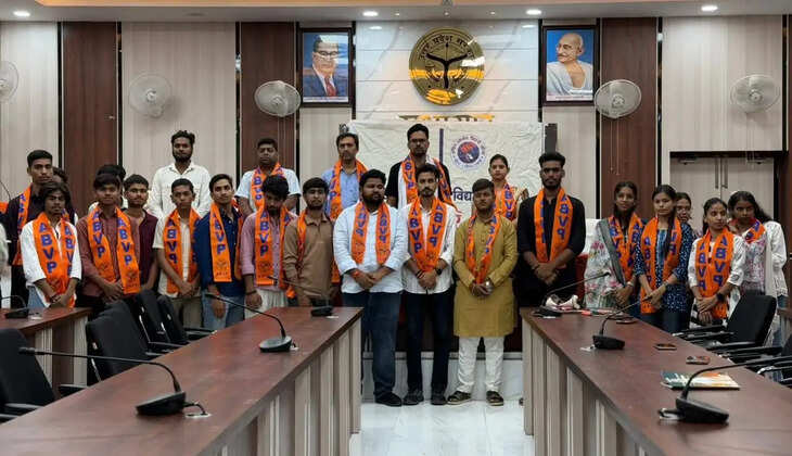 ABVP Mirzapur, Akhil Bharatiya Vidyarthi Parishad, Dr Ratnesh Mishra, Chetan Sahu, Student Politics, Mirzapur News, ABVP Executive, Uttar Pradesh News, Student Leadership, Hindi News