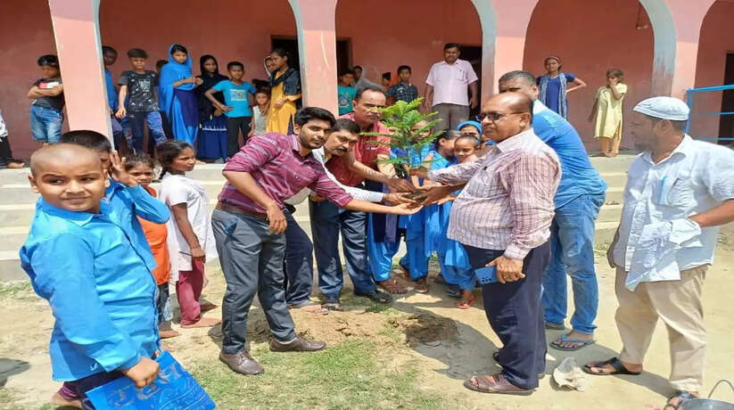 Madhubani News: मधुबनी में बच्चों को डेंगू के फैलने एवं बचाव के उपायों के बारे मे किया गया जागरूक