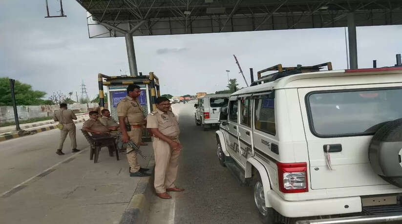 क्षत्रिय महासभा के प्रदर्शन को लेकर पूरे दिन कैथी टोल प्लाजा पर पुलिस ने वाहनों की ली तलाशी